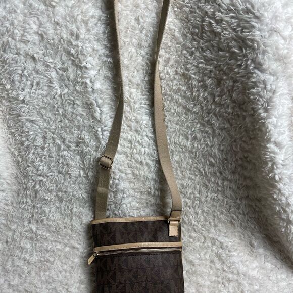 Michael Kors Monogram brown coated canvas tan leather trim small crossbo… - Picture 3 of 15